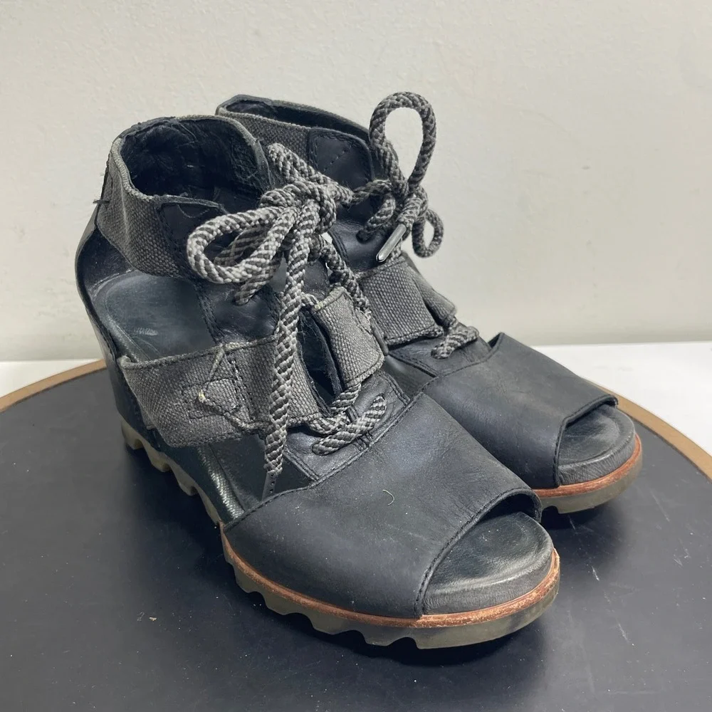 Sorel Joanie Lace Up Wedge Sandals Women Size 8 Peep Toe Black Charcoal Gorpcore